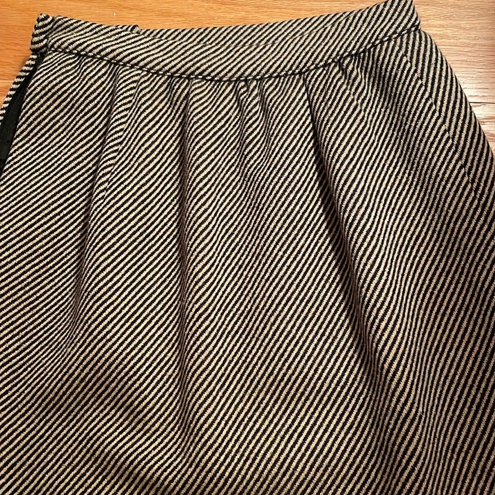 Wool Valentino boutique skirt